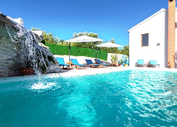 New!!! Xl Swimming Pool With Waterfall
