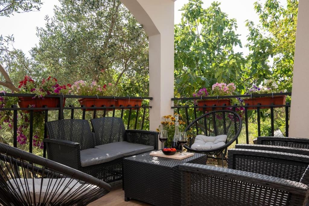 New!!! Xl Swimming Pool With Waterfall Vila