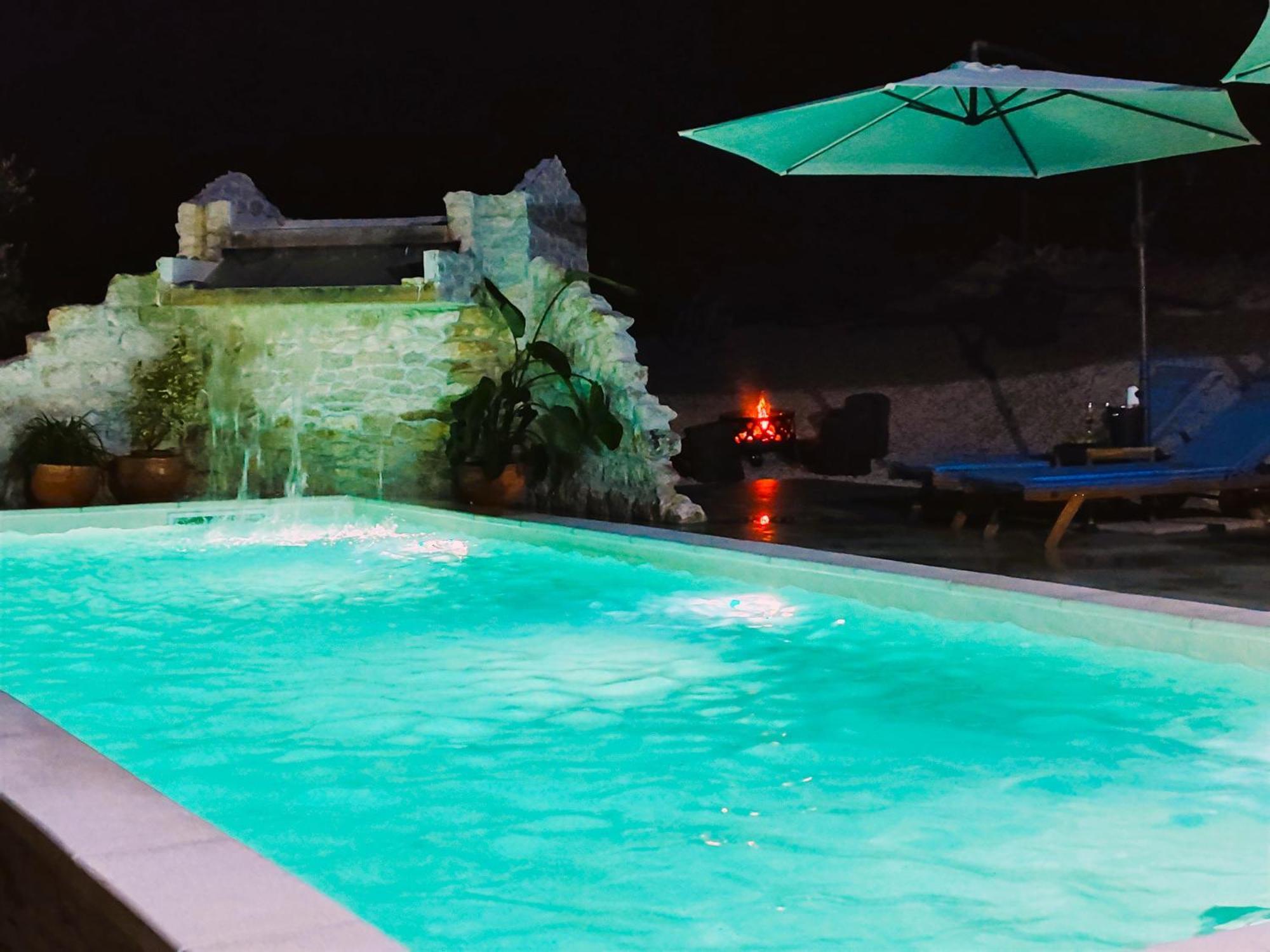 New!!! Xl Swimming Pool With Waterfall *